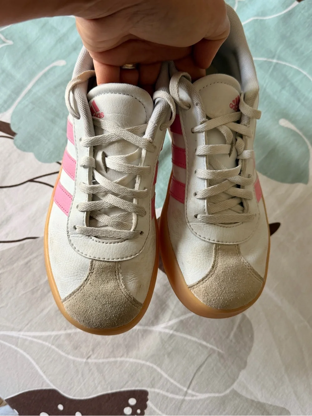 Adidas big girls White Sneakers with Pink Stripes and Gum Sole
